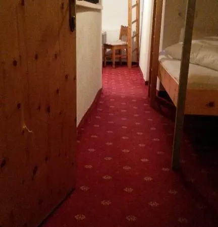Hotel Garni Alpenrose Ischgl