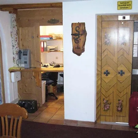 Hotel Garni Alpenrose Ischgl
