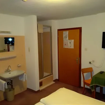 Garni Alpenrose Hotel 2*