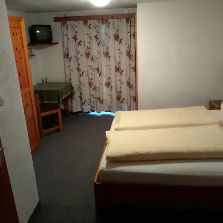 Hotel Garni Alpenrose Ischgl